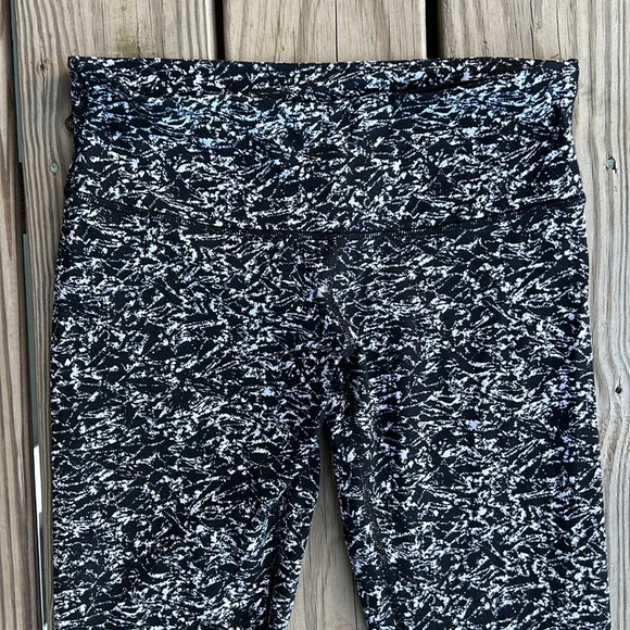 Lululemon Wunder Under Leggings - Picture 2 of 8